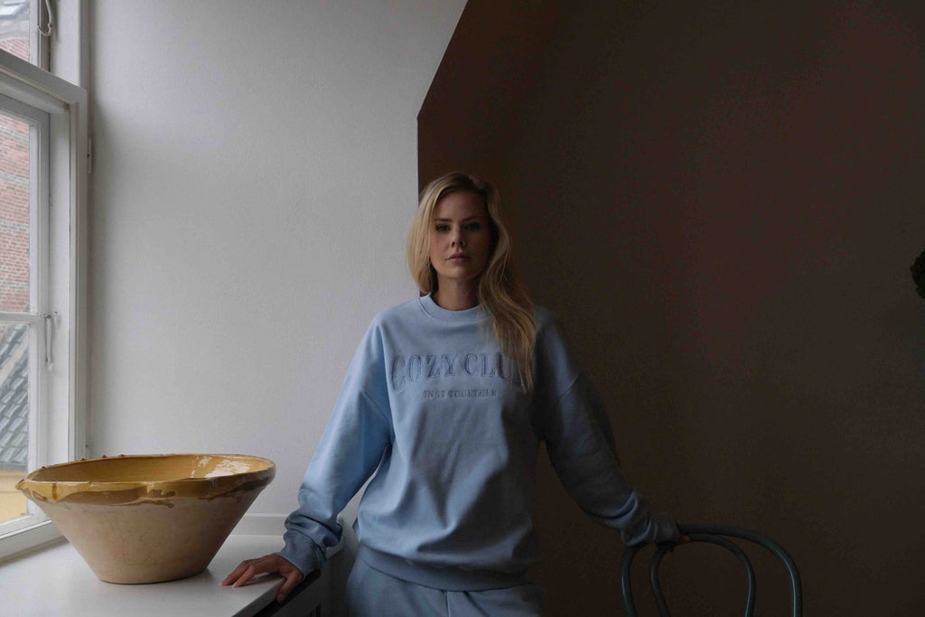 COZY CLUB sweatshirt - Sky Blue